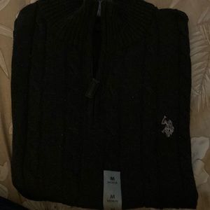 Men’s charcoal grey sweater new with tags. Size M.